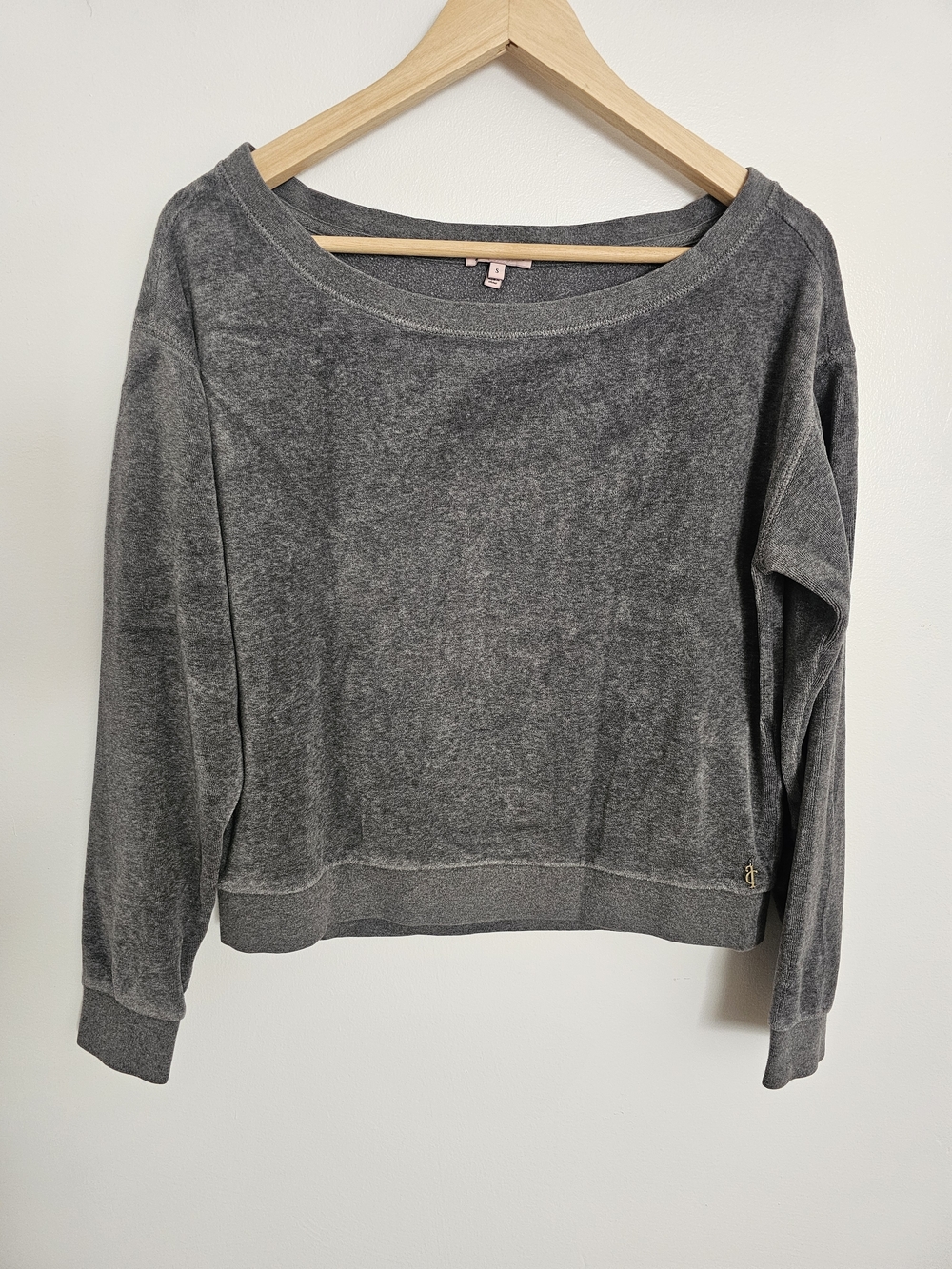 Juicy Couture Y2K Gray Velvet Pullover Sweater Scoop Neck Size Small